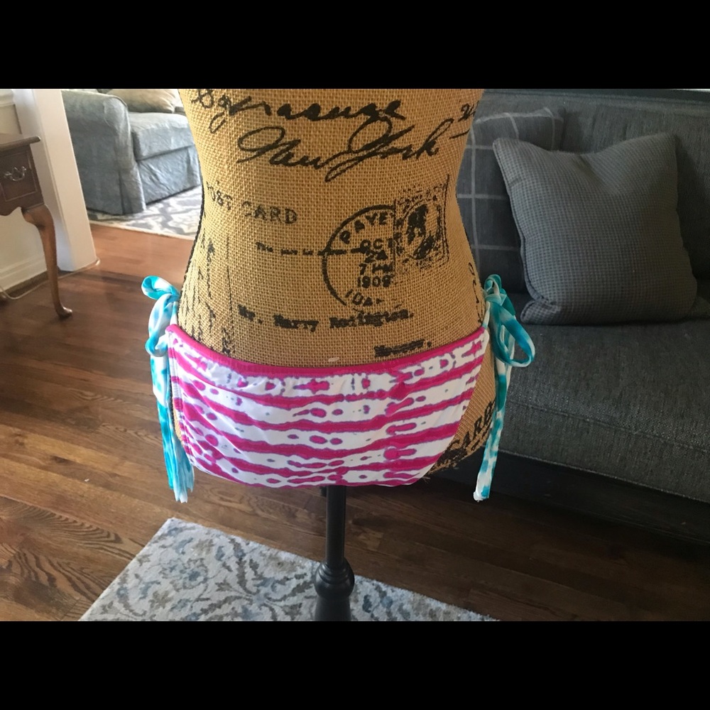 Cute side tassel bikini bottoms -  NWT
